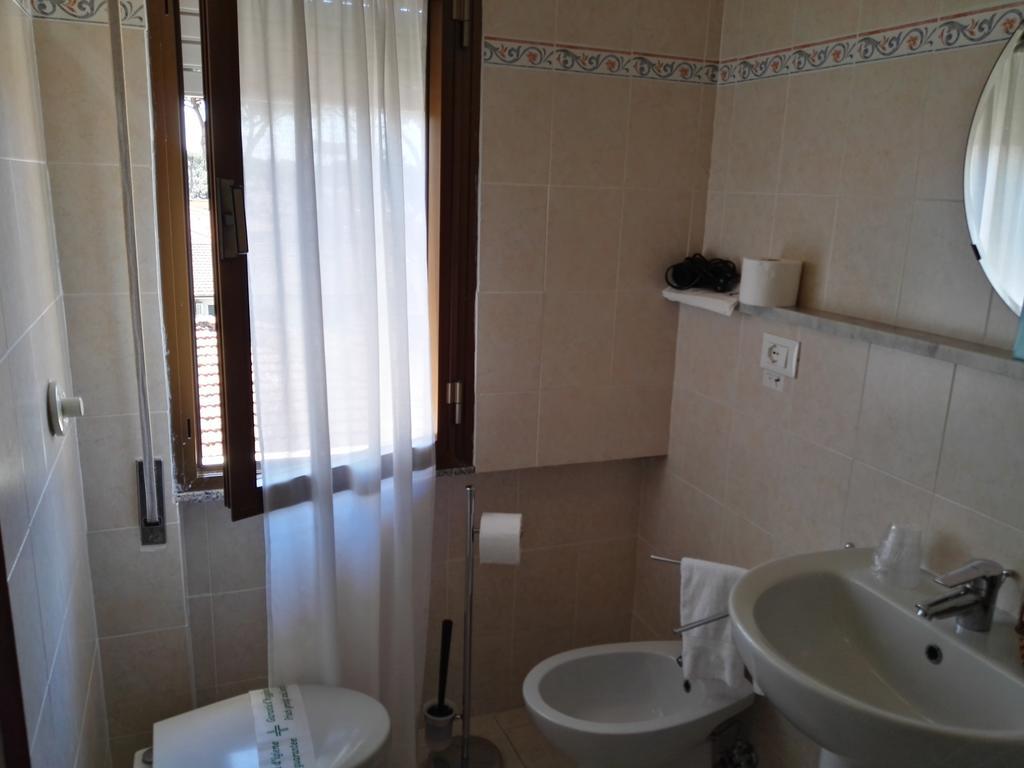 Small Double Room,700644607:JPEG